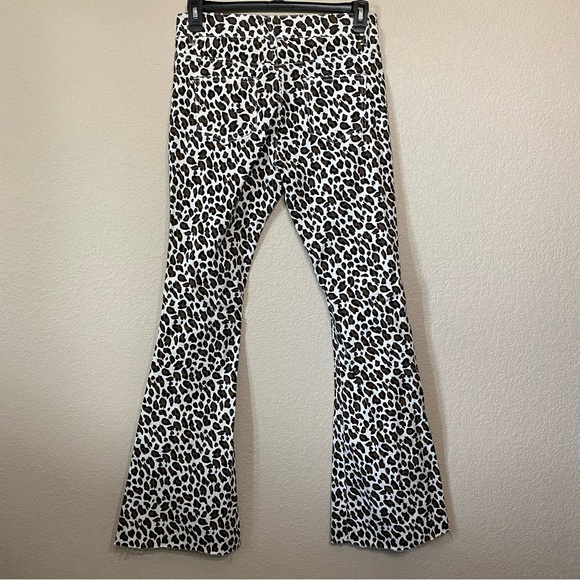 Southern Stitch Cheetah Print Denim Bell Bottoms Size Medium - Picture 6 of 7